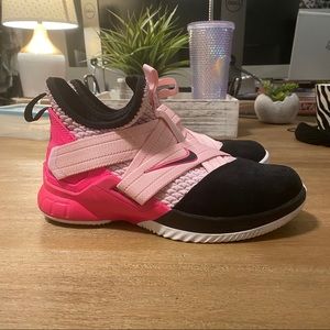 Nike Lebron Soilders Size 5Y or 6.5-7 Women’s